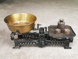 antike Waage aus Gusseisen (48 cm lang)