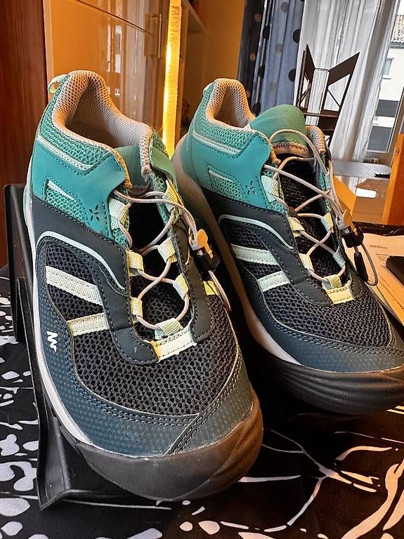 Decathlon Scarpe da donna: Wanderschuhe Quechua gr. 36, Top Zustand – Nuovo (secondo la descrizione) da Ostermundigen venduto da Sinlimite37