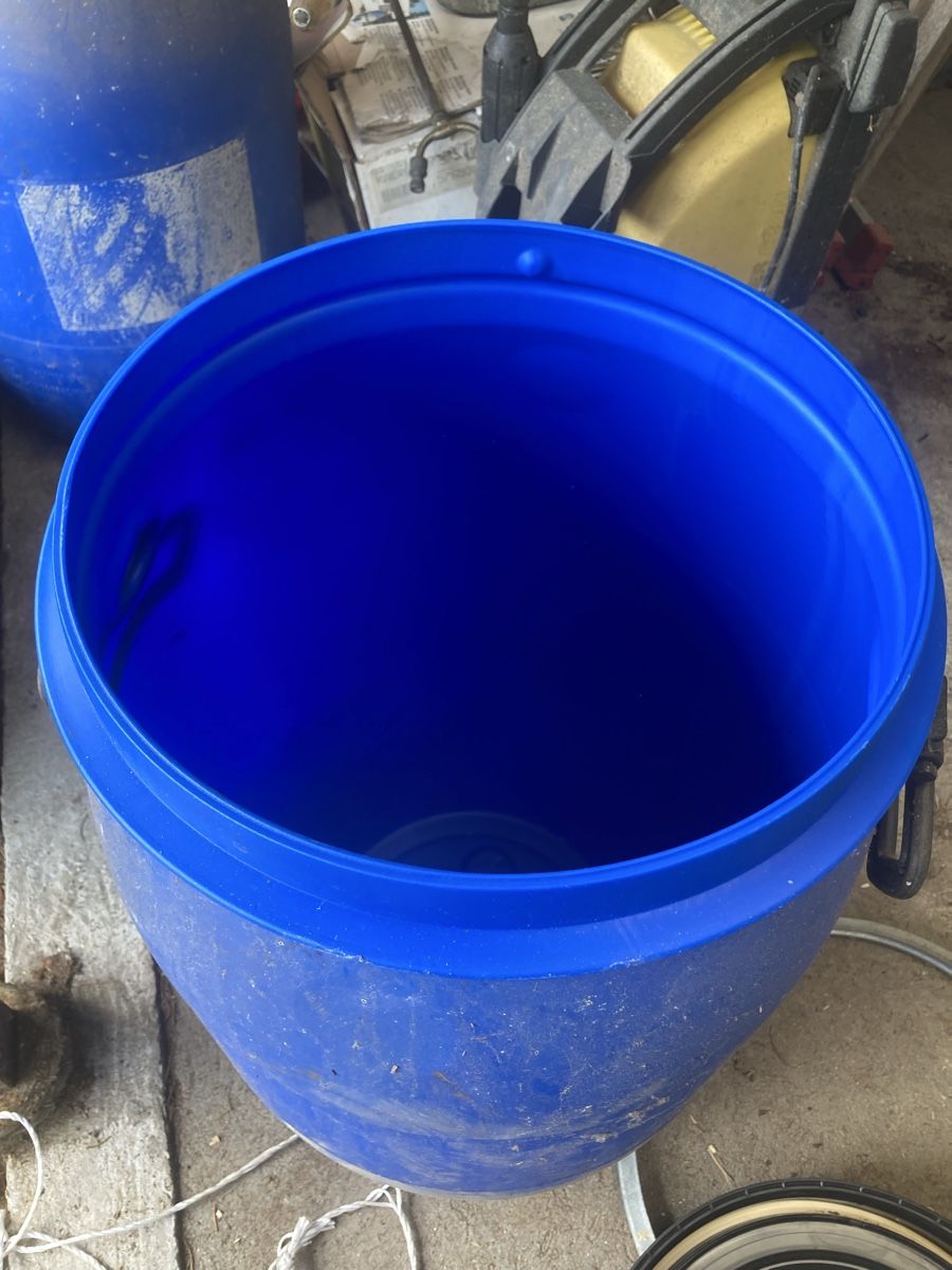 Accessori: Blaues Kunststofffass mit Griffen,Deckel,50L – Usato da Aarwangen venduto da to-hirschi