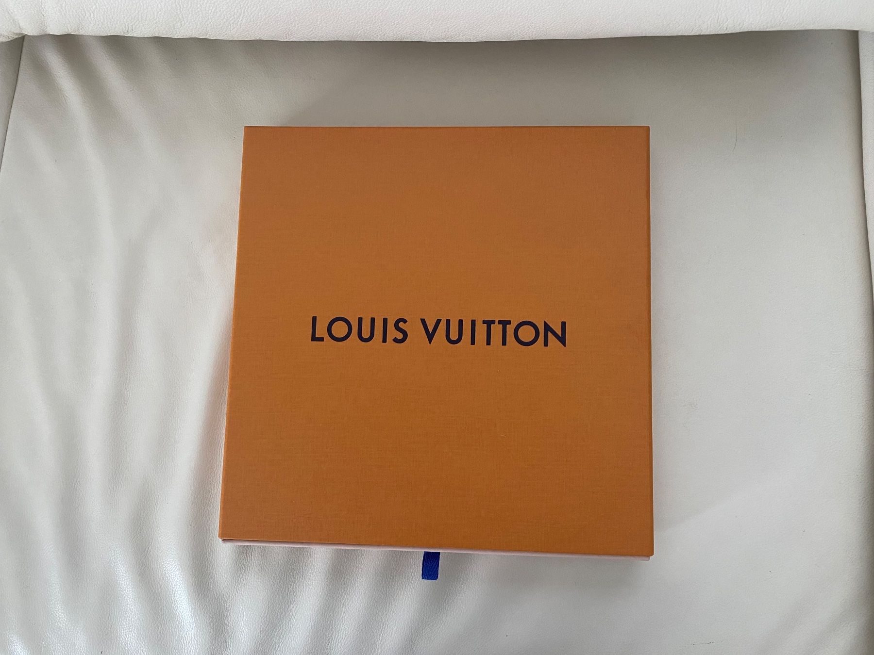Louis Vuitton Taschen: grosse geräumige LOUIS VUITTON Box, 33x33x3cm – Neu und originalverpackt aus Winkel von ferrari2022 1