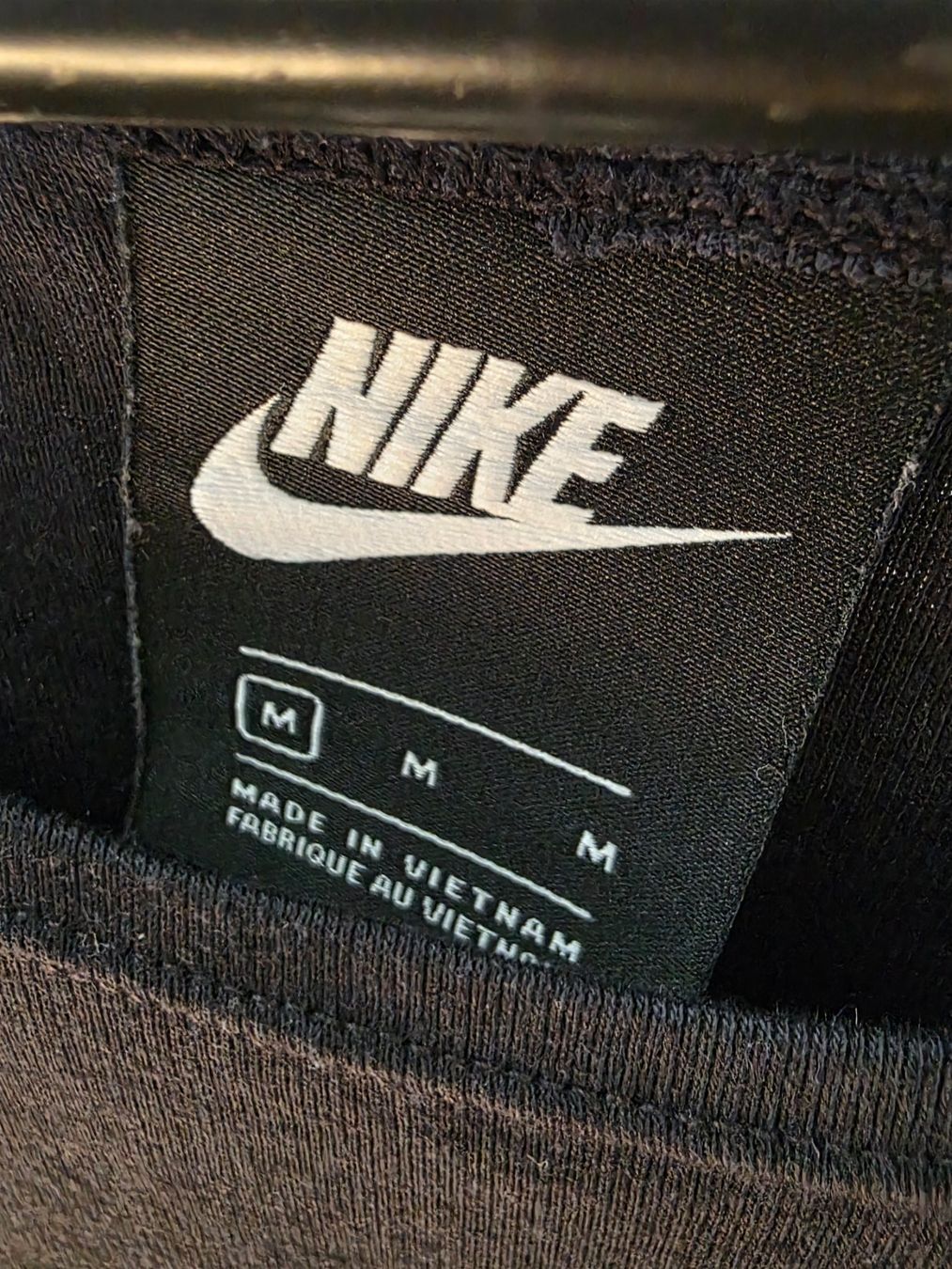 Nike T-shirts: Schwarzes T-Shirt Nike – D'occasion à Rothenfluh par sel_j856 2