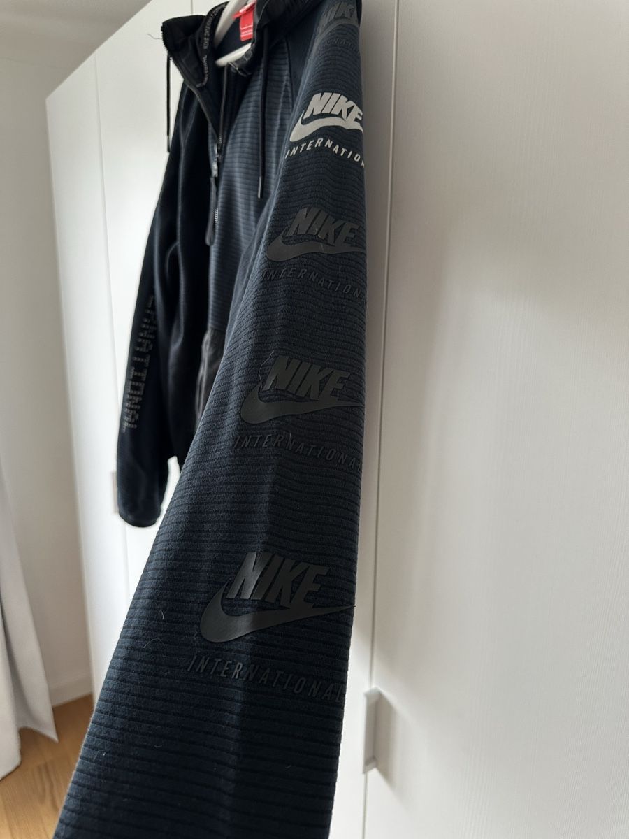 Nike Giacche: Kapuzenjacke von Nike gr. L – Usato da Elgg venduto da KTeek 2
