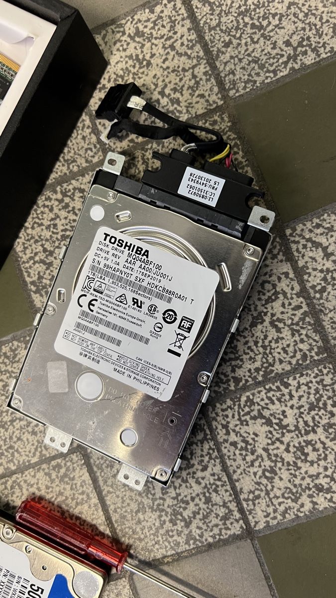 Dischi rigidi: Lot de RAM et disques durs divers – Usato da Genève venduto da Leboucheoreilles 2