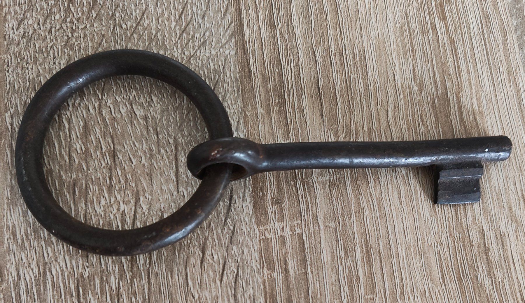 Clés: Alter Eisenschluessel mit Ring gebraucht – D'occasion à St. Gallen par Ricardo_Deals