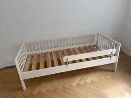 Juniorbett mit entfernbarem Stützbrett