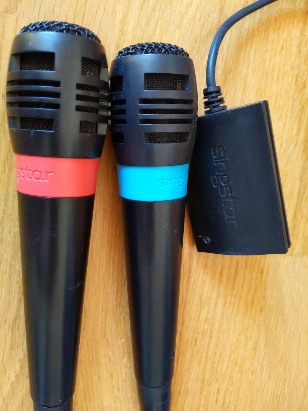 Sony Giochi: SingStar PS2 Paket + Mikrofon – Usato da Unterseen venduto da ain_h852 2