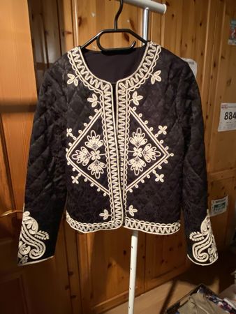 Veste noire avec broderie, TU