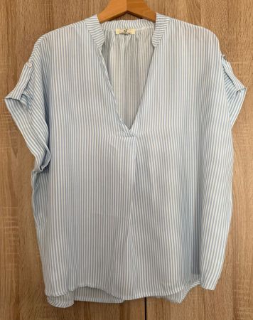 Blusen Top Shirt hellblau weiss Grösse 46