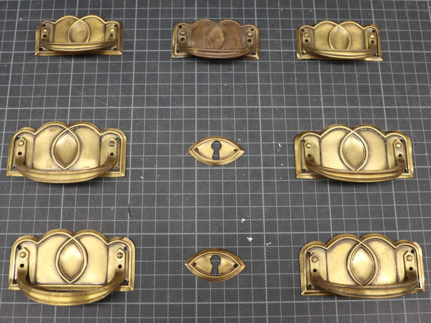 Ferramenta: 9 teiliges Jugendstil Kommodengriffe-Set – Usato da Emmetten venduto da Super008
