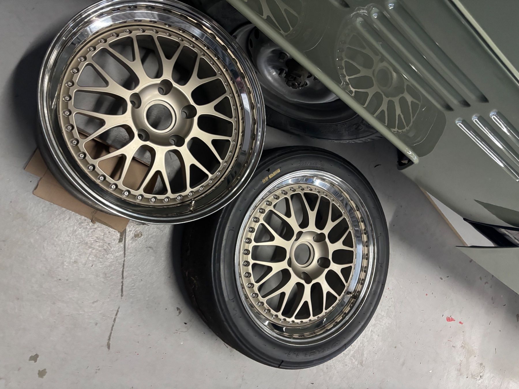 Porsche Jantes: Jantes cargraphic 18 porsche – D'occasion à Vétroz par Romain71