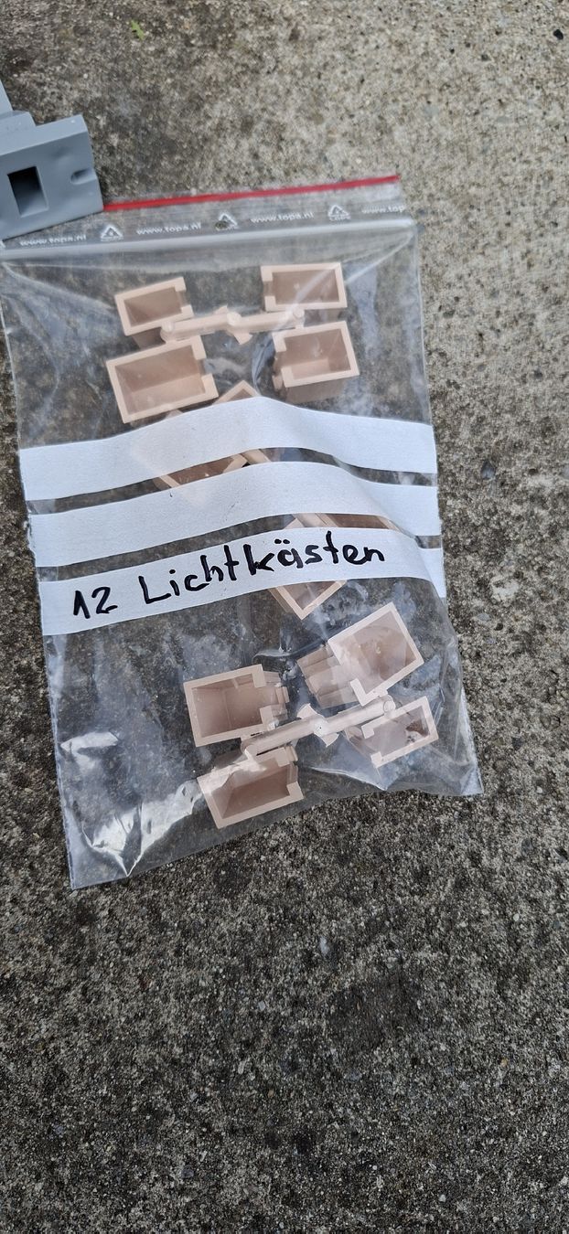 LGB Modelleisenbahnen: LGB Licht oder Oberleitermasten – Neu (gemäss Beschreibung) aus Münsingen von wd65 1