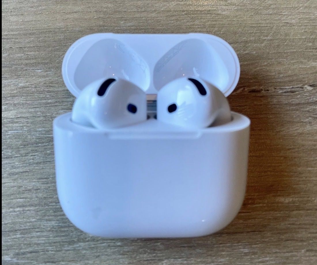 Apple Cuffie: AirPods 4 – Usato da Rebstein venduto da zhe_vlas97