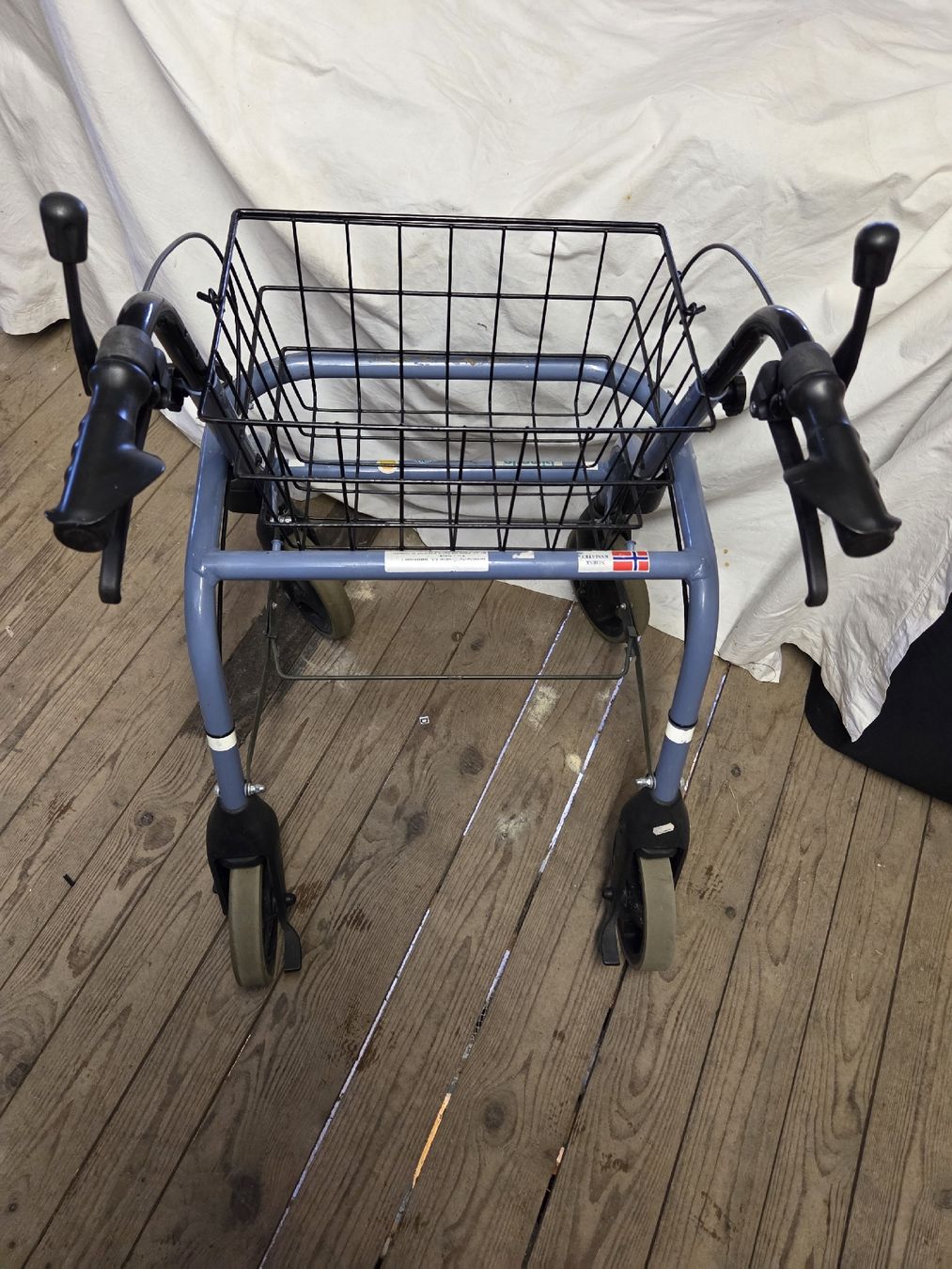 Gehhilfen: Rollator – Gebraucht aus Wädenswil von weihpos 4