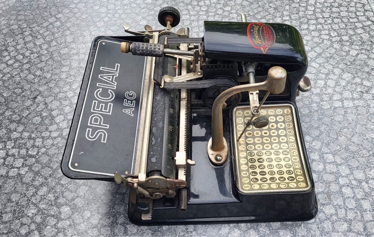 Macchine da scrivere: Machine à écrire AEG SPECIAL Fred. J. Brunner – Usato da Bursinel venduto da SeveralLives 3