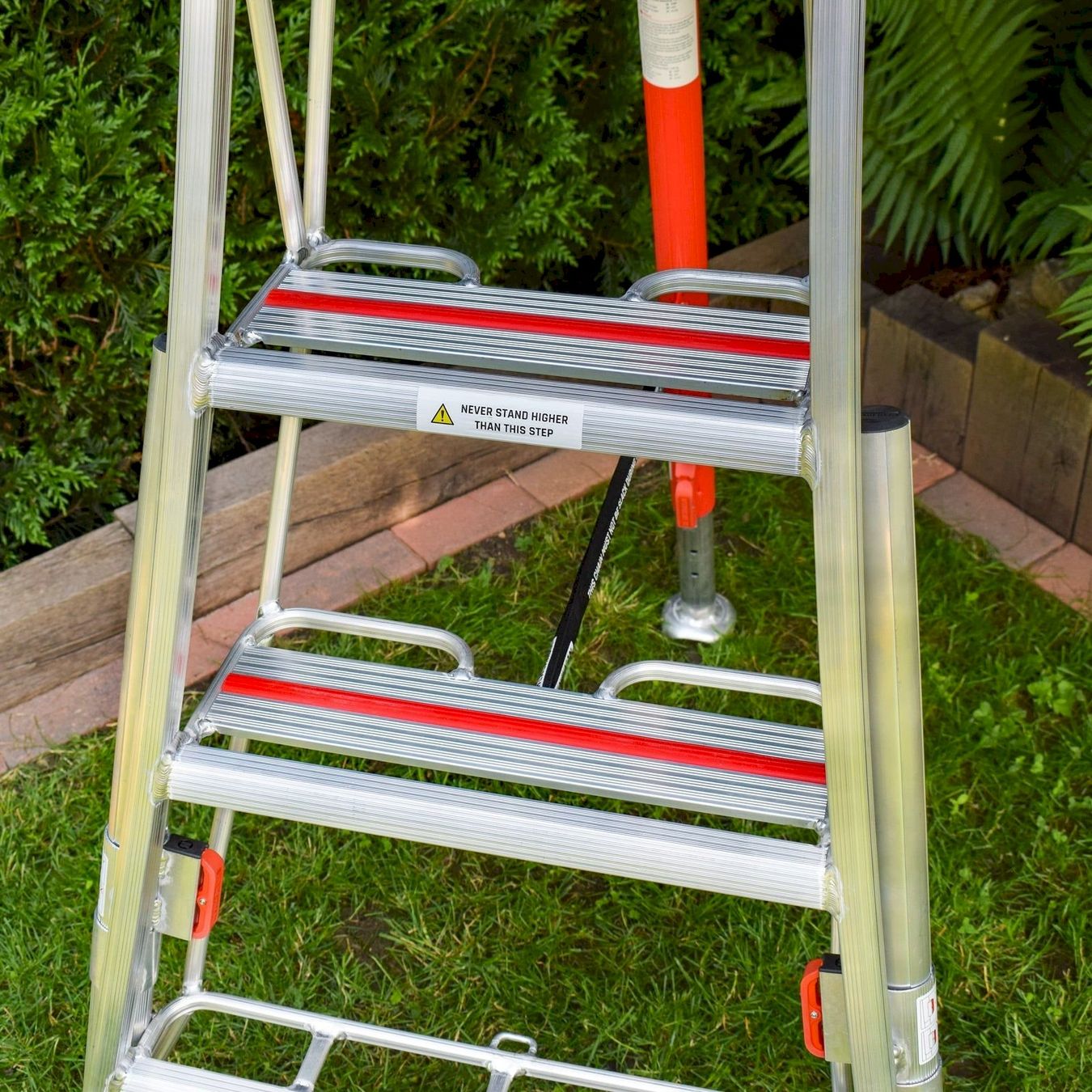 Leitern: Henchman PRO Dreibeinleiter 2,4m – Neu und originalverpackt aus Bottighofen von zaap 5