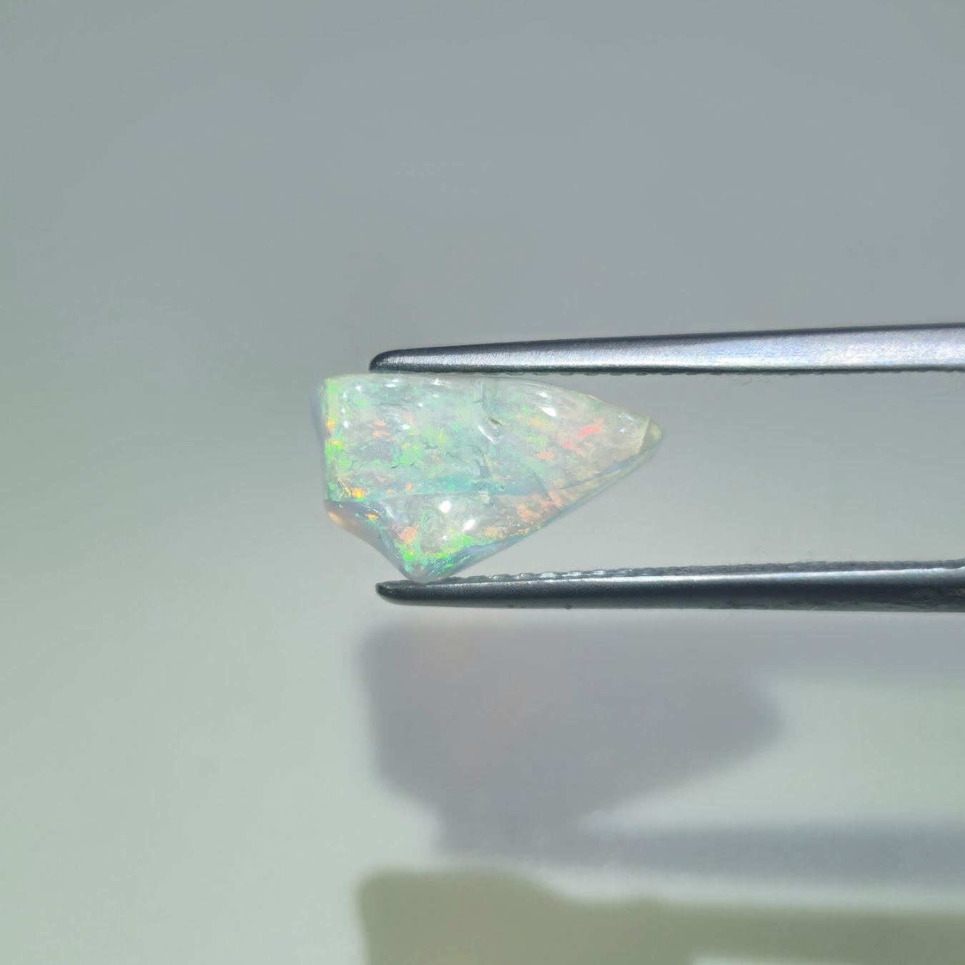 Edelsteine: Opal mit Natürlichem  Schliff 2.01ct – Neu (gemäss Beschreibung) aus Schaffhausen von SahinGems