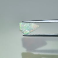 Opal mit Natürlichem  Schliff 2.01ct