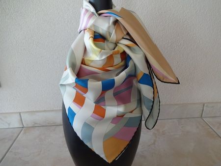 Carré Hermès "Le rêve de Julia" de Julie Abadie