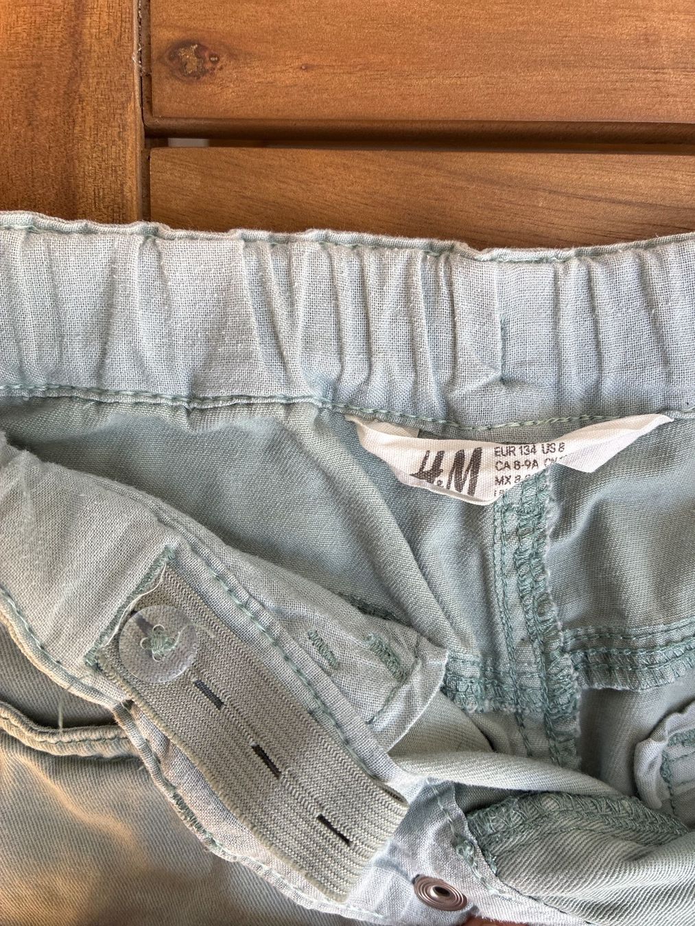 Pantalons: Kurze Jeanshose, grau-grün, Gr 134 – D'occasion à Guntershausen par Gloominati 2