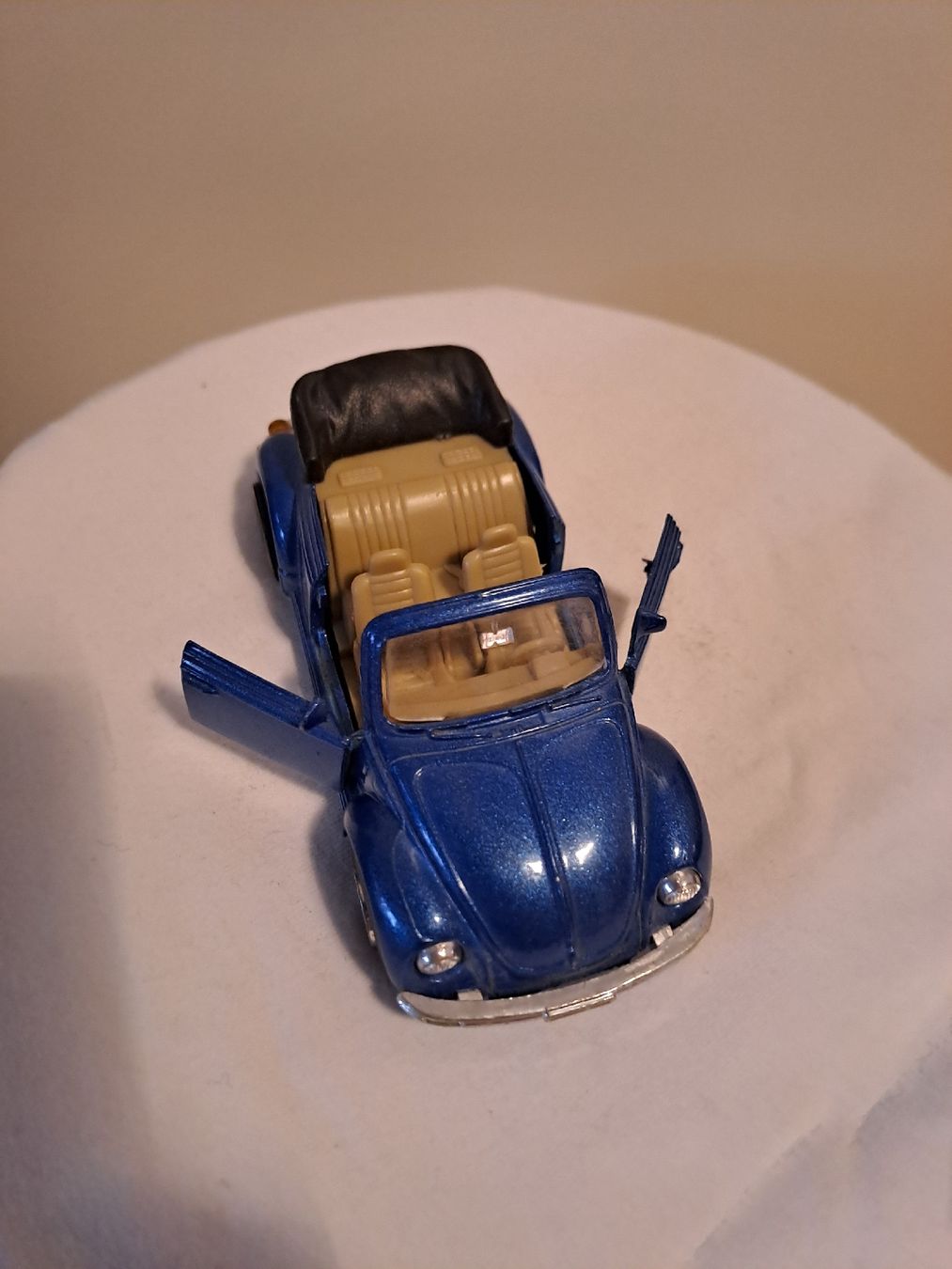 Volkswagen Modellini d'auto: Vintage VW Käfer 1303 Cabrio Modellauto – Usato da Wädenswil venduto da FrieBro 4