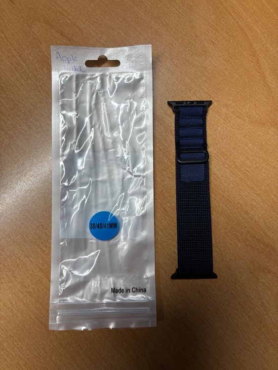 Apple Bracciali & Braccialetti: Armband blau zu Apple Watch (38/40/41mm) - Neu – Nuovo e nell'imballaggio originale da Kleinandelfingen venduto da Baba23