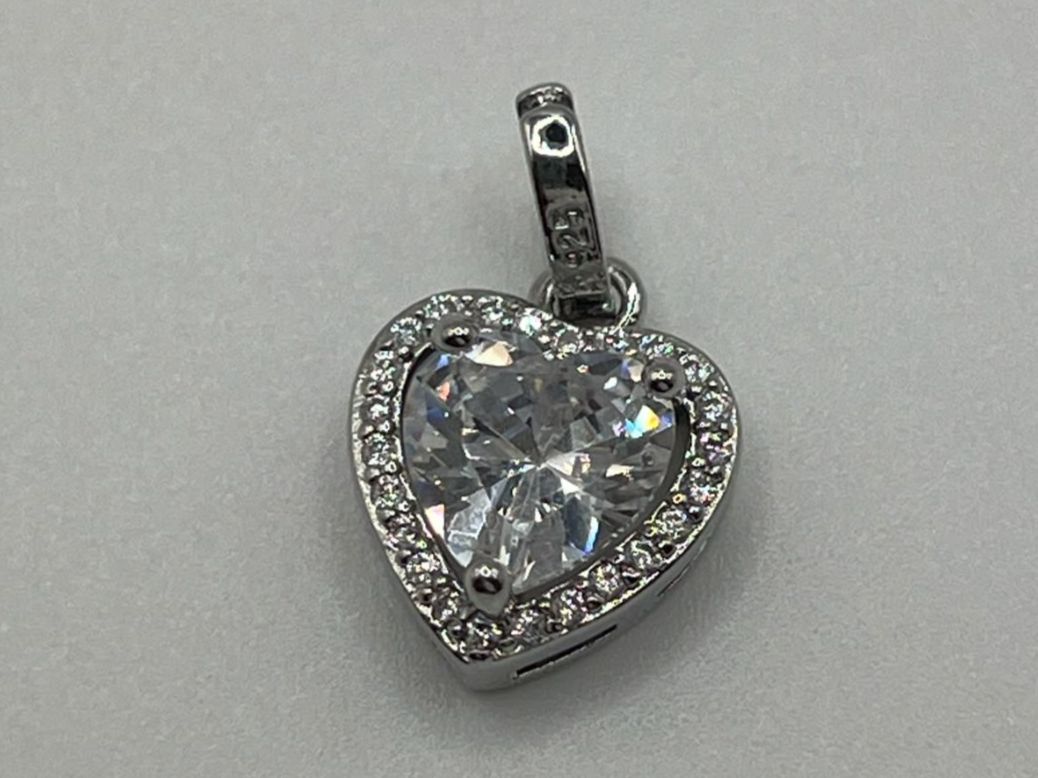 Ohrringe & -stecker: Pendentif cœur en Argent 925 – Gebraucht aus Praz (Vully) von VVSWISS