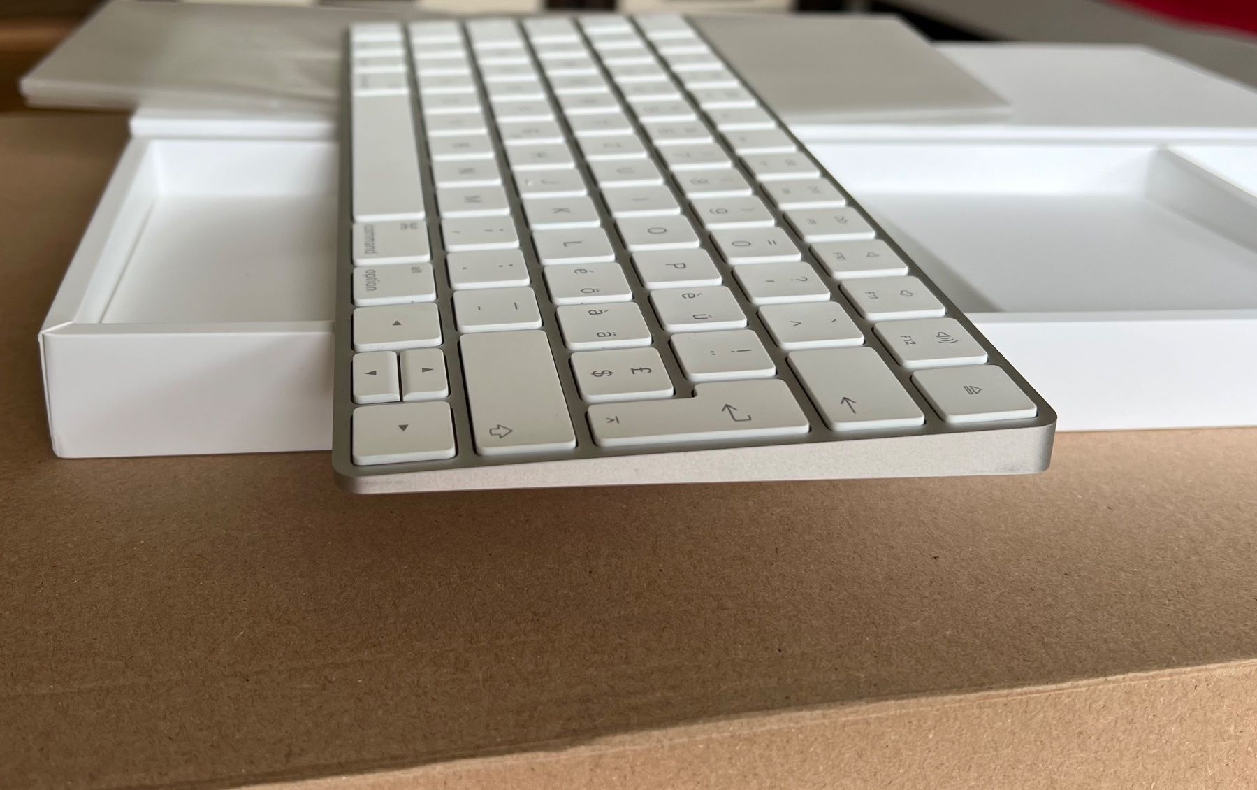 Apple Sonstiges zu Computer & Netzwerk: APPLE MAGIC KEYBOARD CH-DE – Gebraucht aus Siebnen von  2