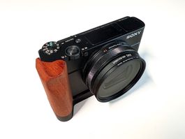 Sony RX100 VII mit Ladegerät und Akkus