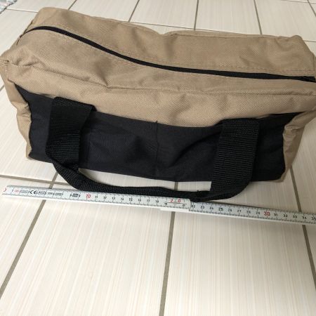 Tasche mit 8 Seitentaschen. 33/16/12cm