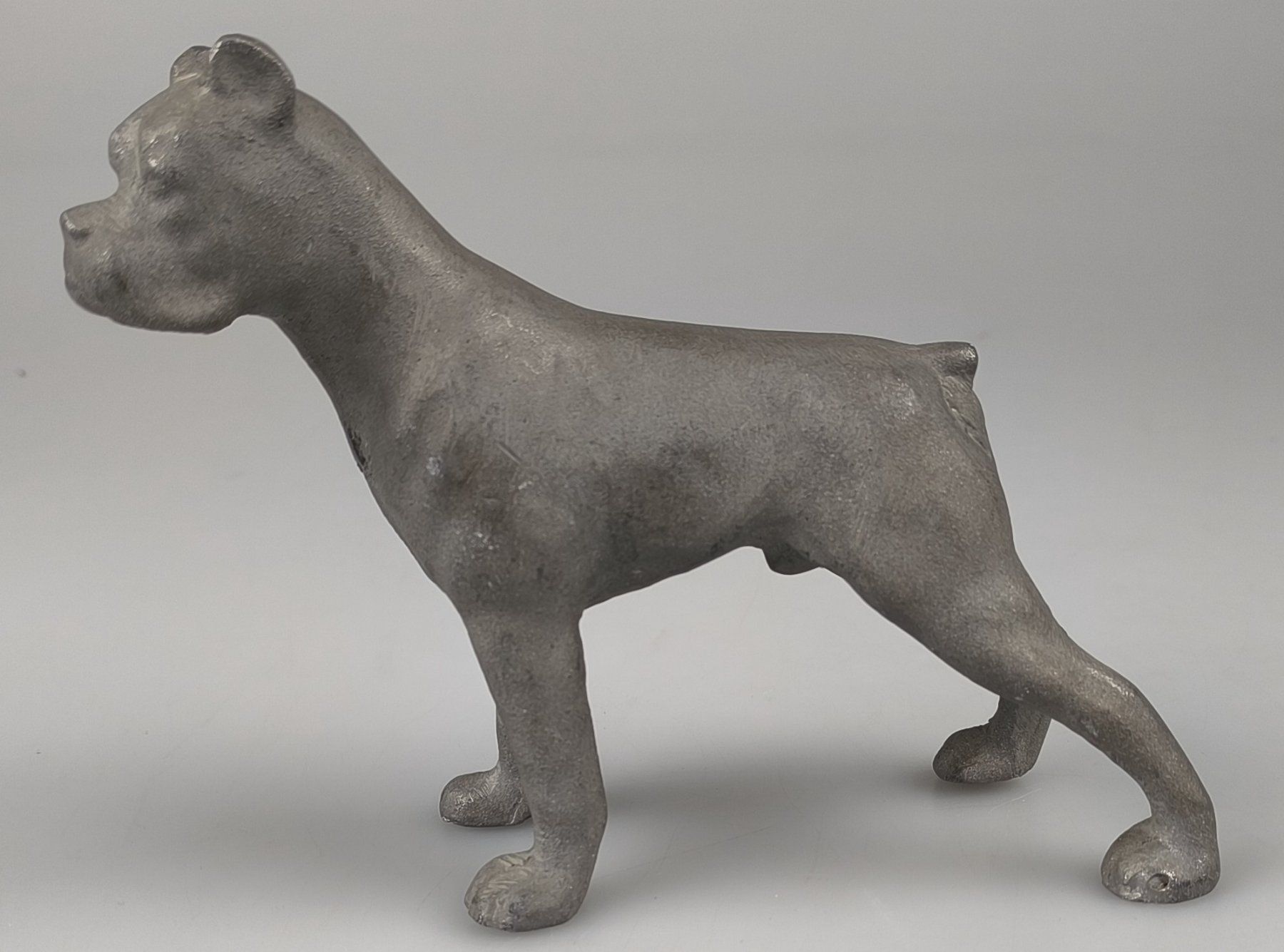 Figuren: Hundefigur eines Boxers – Gebraucht aus Rüti ZH von Restwert_Rueti_ZH