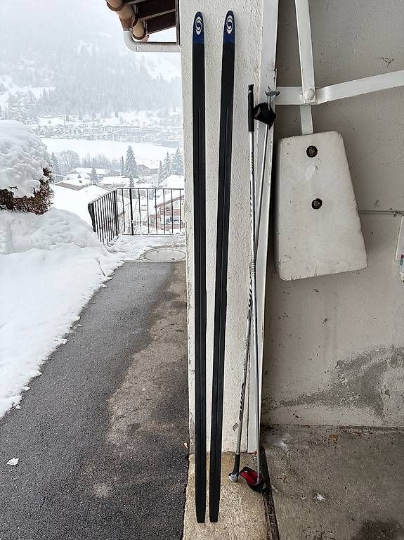 Sci: Skating Langlaufski inkl. Stöcke – Usato da Flims Waldhaus venduto da Cwi80 2