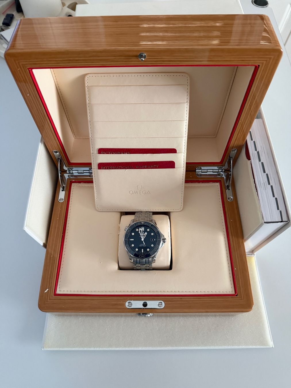 Omega Orologi: Omega Seamaster Diver 300M 41mm Blau Fullset – Usato da Basel venduto da Dinoferrari