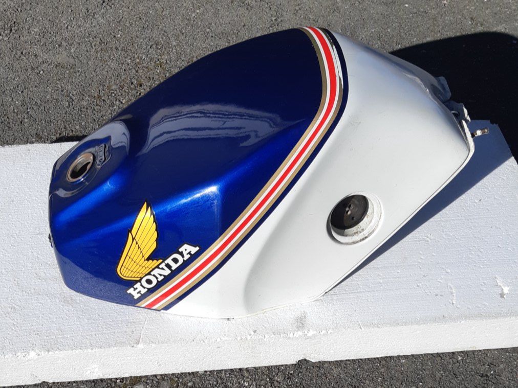 Honda Accessori per altri veicoli: Benzintank Honda VF1000R – Usato da Kleinlützel venduto da Jaguar60