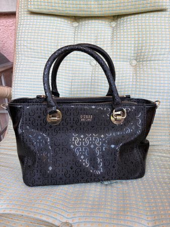 GUESS Original Handtasche Schwarz mit abnehmbarem Schulterri