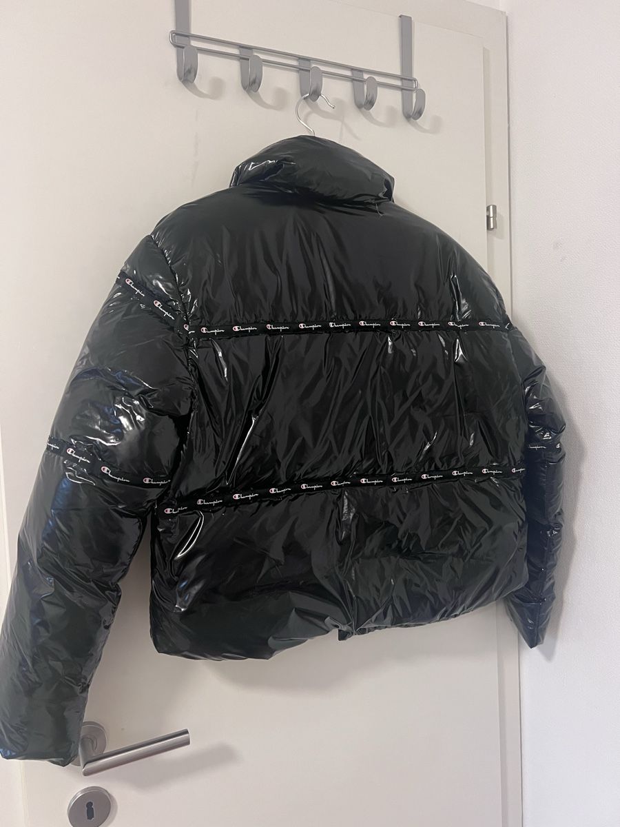 Champion Giacche: Schwarze Champion Winterjacke, glänzend – Nuovo (secondo la descrizione) da Ebikon venduto da ber_dcm6 2
