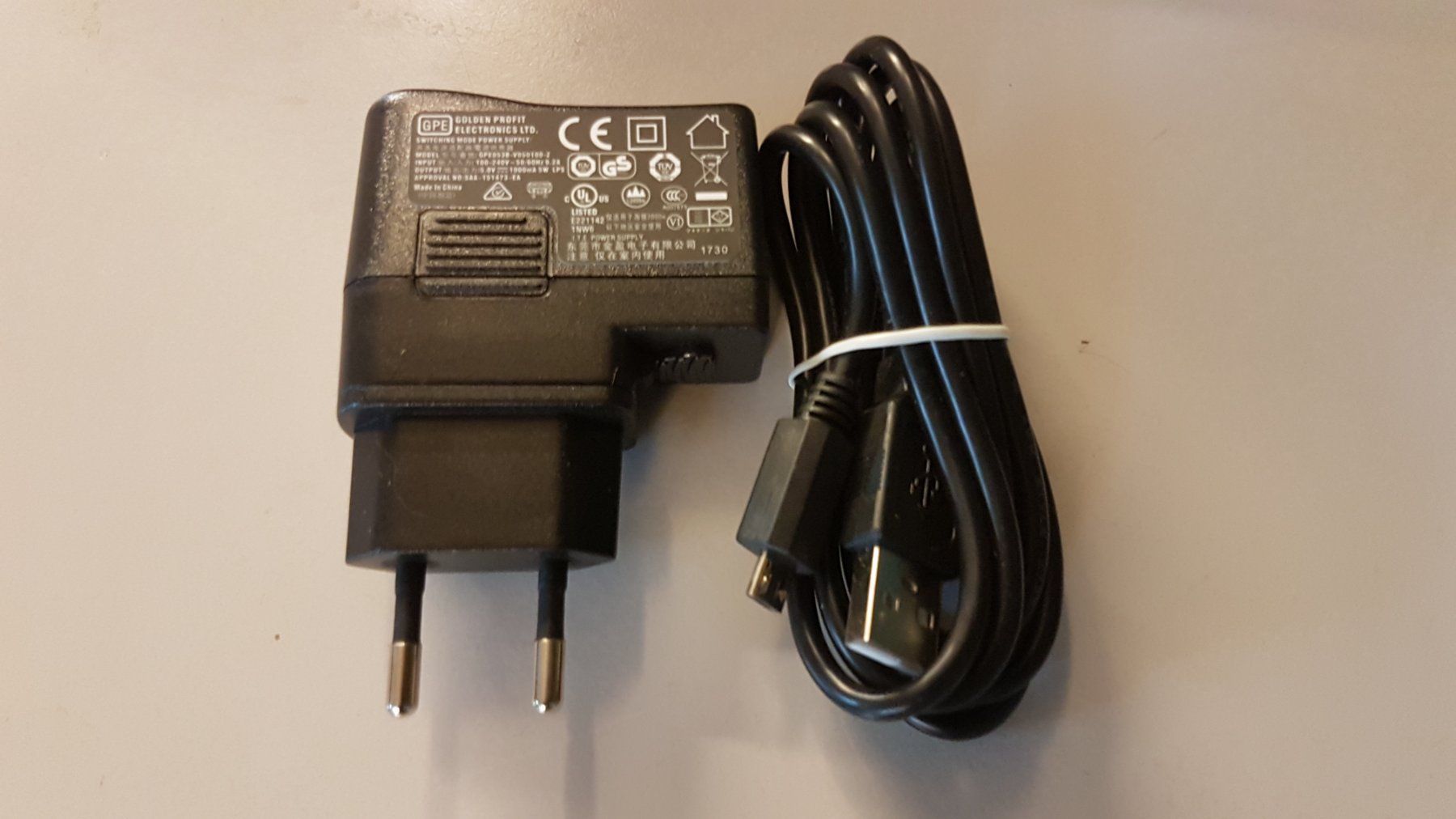 Laufwerke & Adapter: USB Ladegerät/Netzgerät, inkl. Kabel Micro-USB – Gebraucht aus Frauenfeld von Tozz
