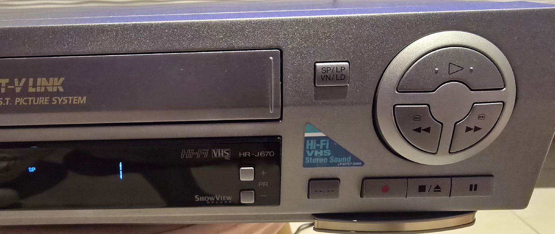 Magnétoscope JVC HR-S8000MS NE S'ALLUME PAS