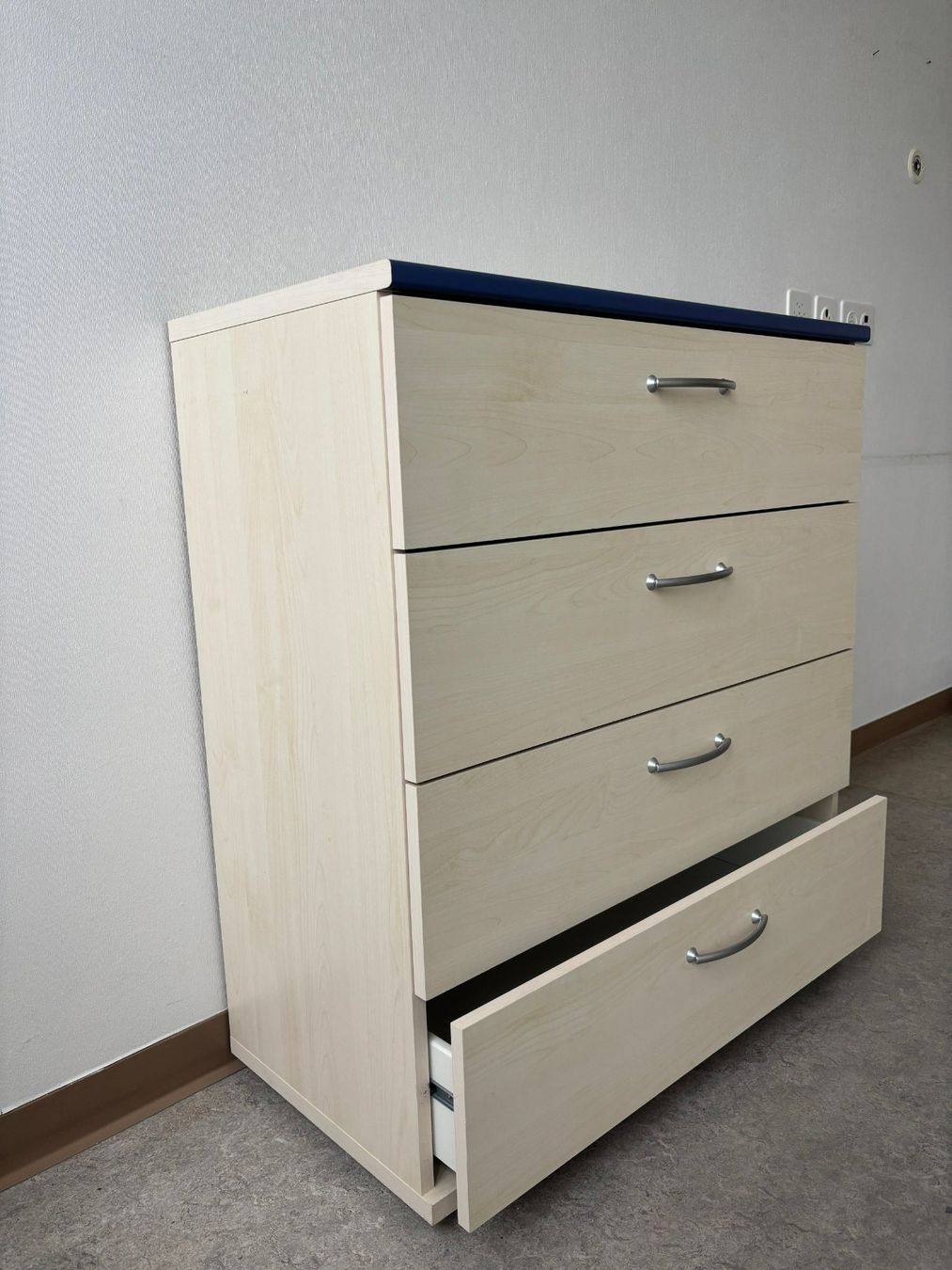 Commodes: Kommode – D'occasion à Oberbuchsiten par nfl_s9qd 1