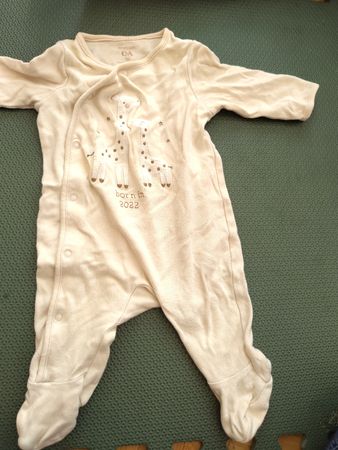 Baby Strampler C&A beige mit Giraffen Motiv Grösse 62