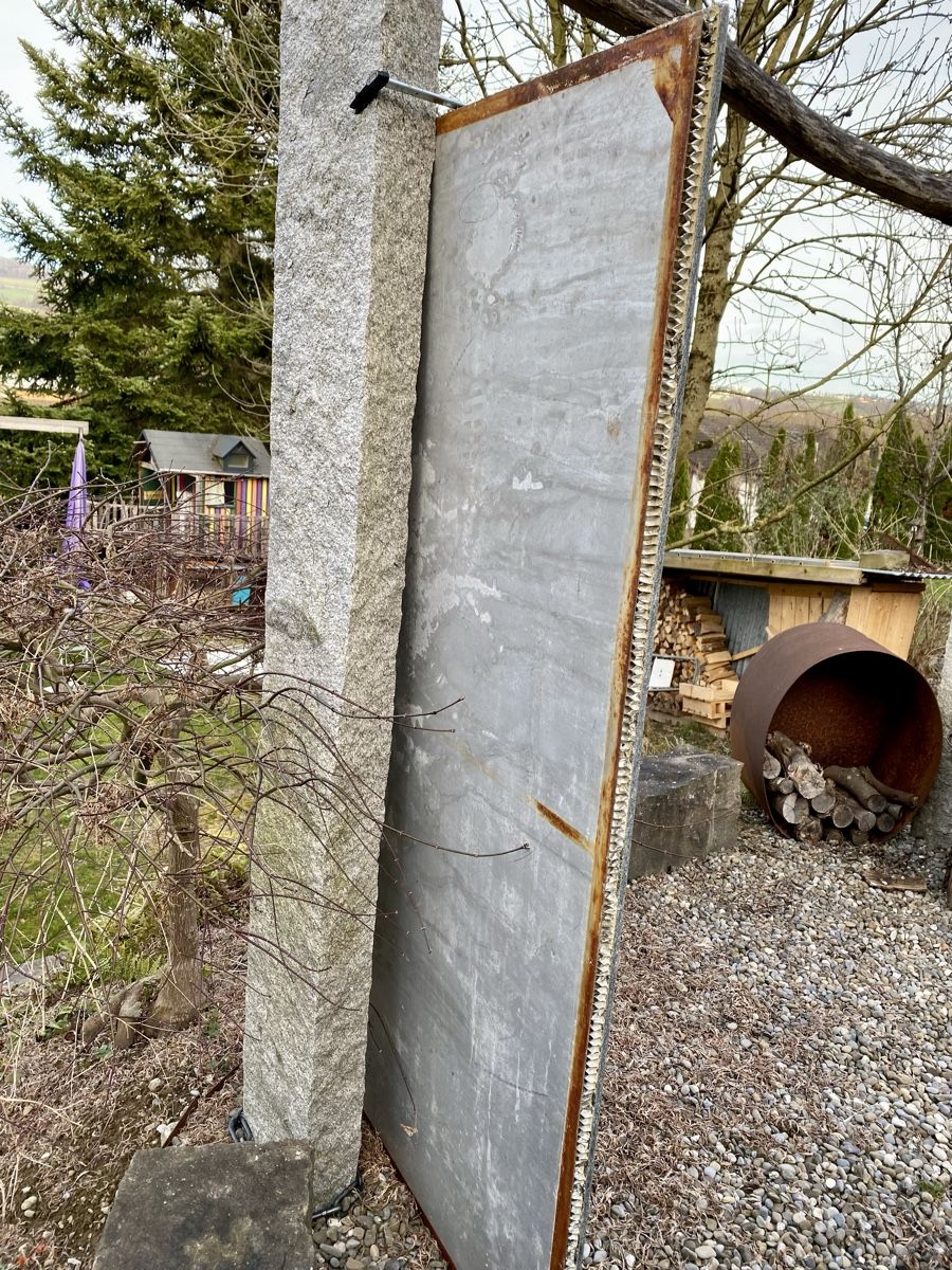 Piatti di portata: Granitplatte Tischplatte Gartentisch – Usato da Fischbach-Göslikon venduto da Moene 3