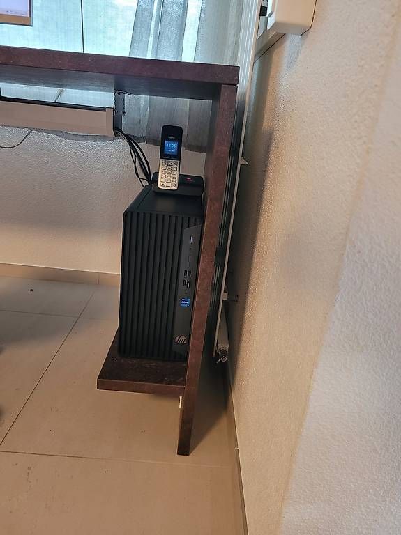 Scrivanie: moderner einseitig angebauter Bürotisch – Usato da Nottwil venduto da al.antenen 1