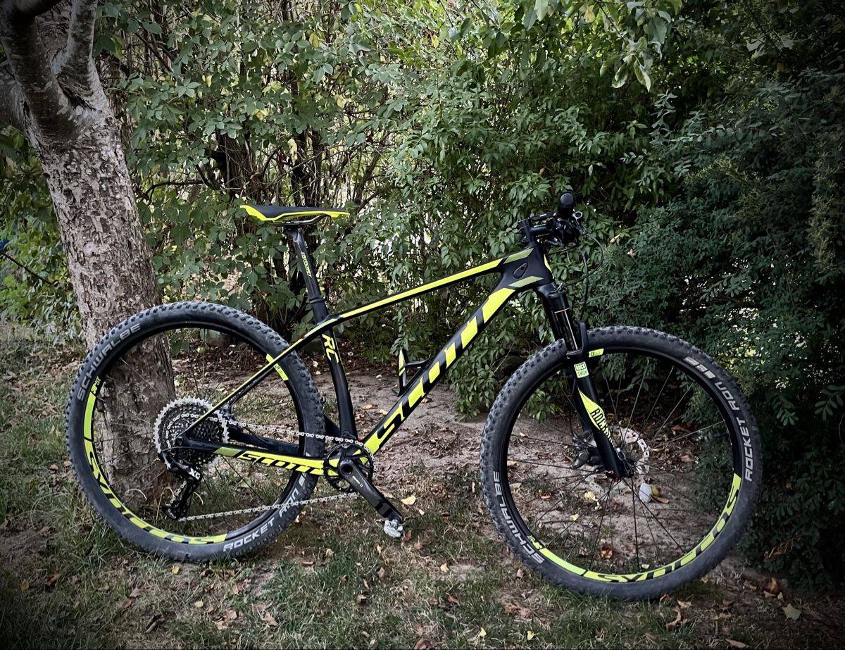 Scott Velos: Scott Scale RC 700 World Cup 27.5" M – Gebraucht aus Froideville von WellTone.ch