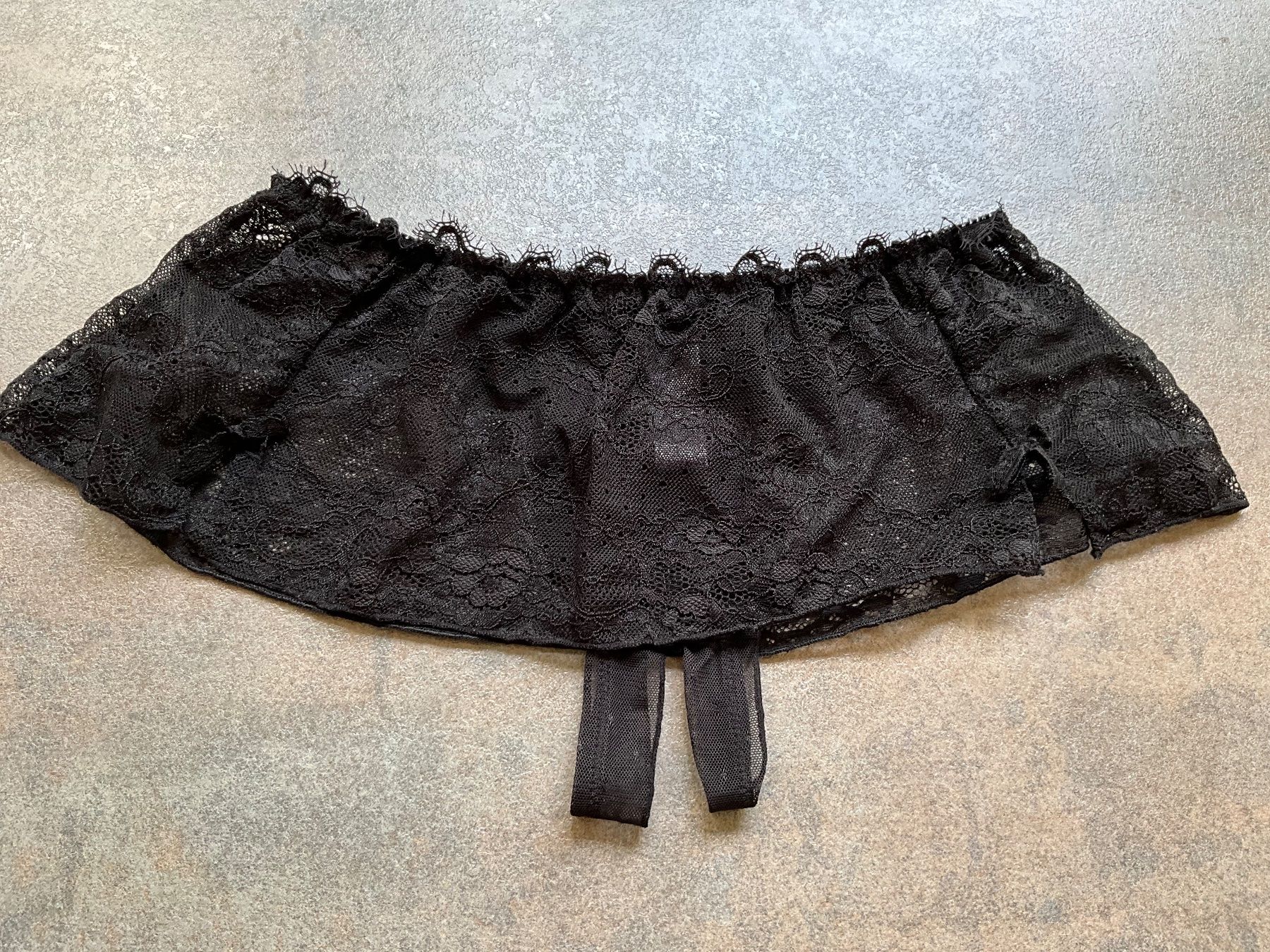 Autres dessous: String ouvert Petit Fleur Farbe schwarz Neuwertig Größe 36 – D'occasion à Basel par elster1986