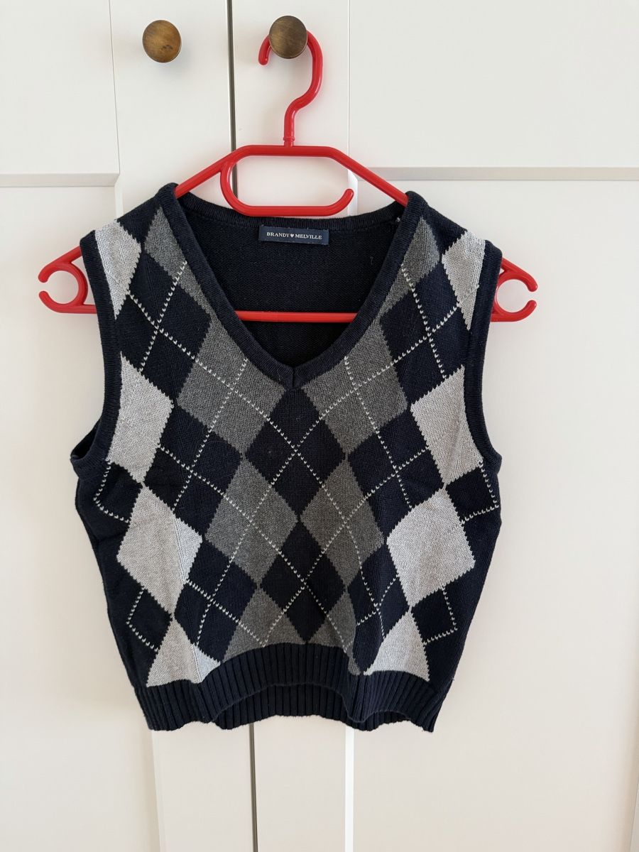 Brandy Melville Top: Brandy Melville Cardigan – Nuovo (secondo la descrizione) da Wil SG venduto da fam_r6xv