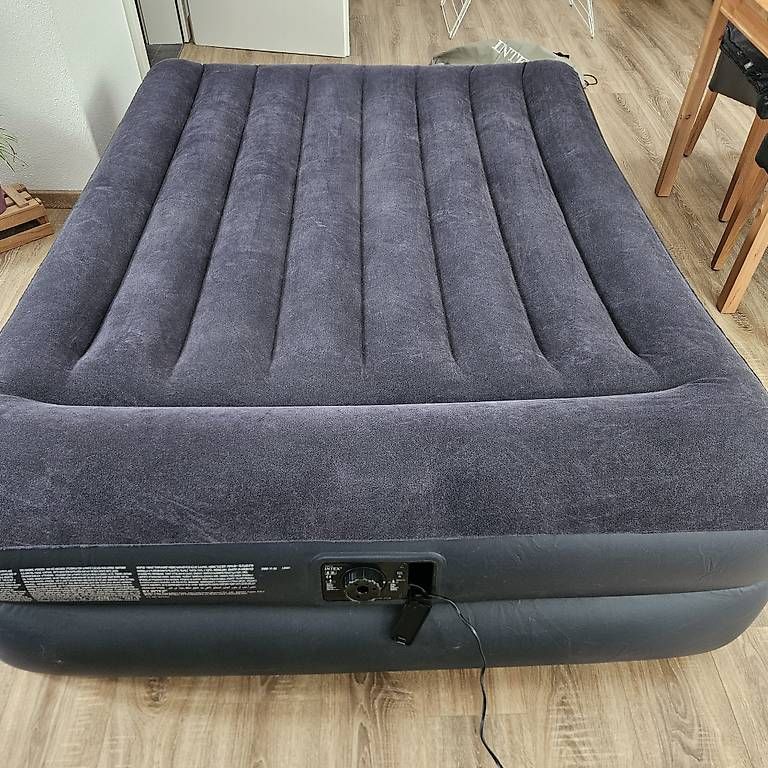 Matelas: Intex Luftmatratze ca. 140x190 – D'occasion à Walterswil SO par NiKi_3 3