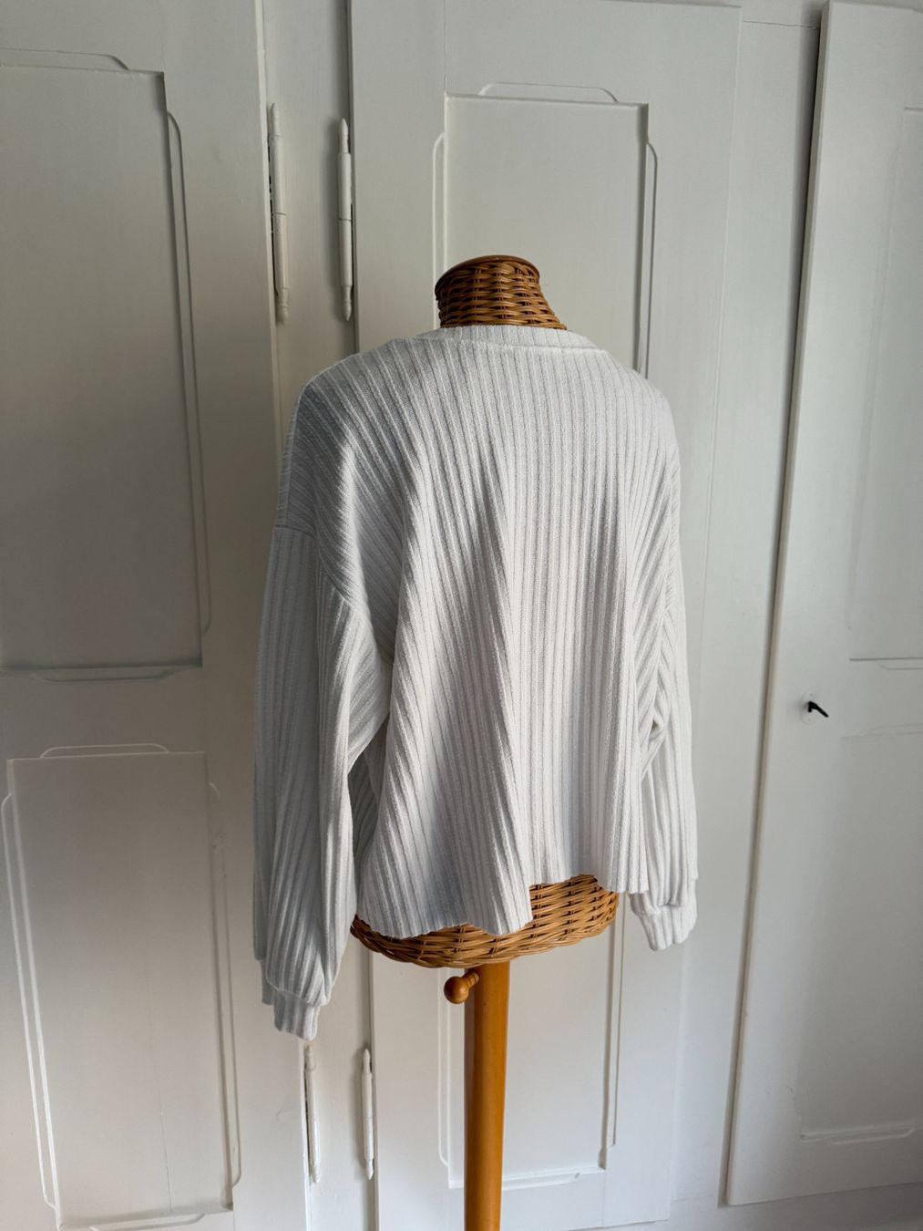 Pullover & Sweatshirts: Feinstrick Pullover weiss gerippt L – Gebraucht aus Zürich von Diazaio 2