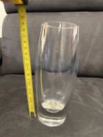 Schöne Glasvase, 21cm hoch, ideal für Frühlingsblumen
