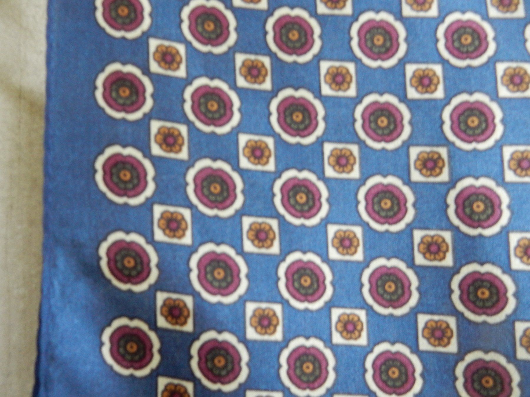 Foulards, Tücher & Schals: Schal       100 %  SEIDE      dunkelblau + Muster ...   NEU – Neu und originalverpackt aus Mötschwil von Muschelperle-4-you 2