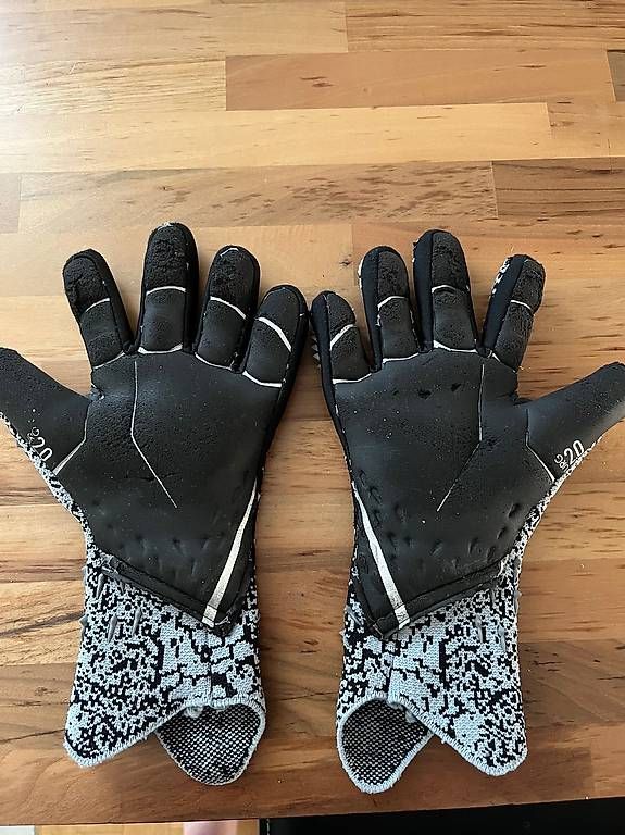 Adidas Guanti & manicotti: Adidas Predator Pro Torwarthandschuhe URG 2.0 Grösse 10 – Usato da Wettingen venduto da Zealoo 1