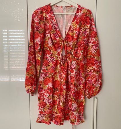 Figurbetontes Kleid mit Blumenmuster (Gr.M) von Shein